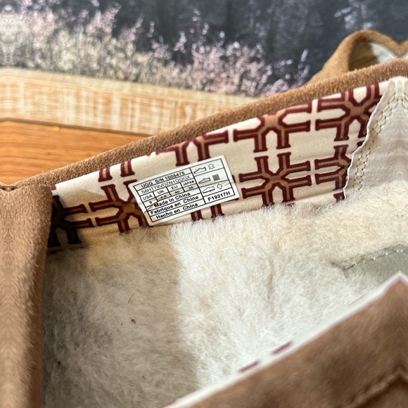 UGG Moccasin Shoes - Picture 6 of 6